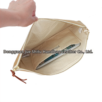 Kraft popieriaus dėklas nešiojamiesiems kompiuteriams ir planšetėms su užtrauktuku – kvėpuojantis, atsparus vandeniui, dėvėjimuisi atsparus; vidinės kišenės: ID kišenė, sumuštinių kišenė, nešiojamojo kišenė; horizontali kvadrato forma