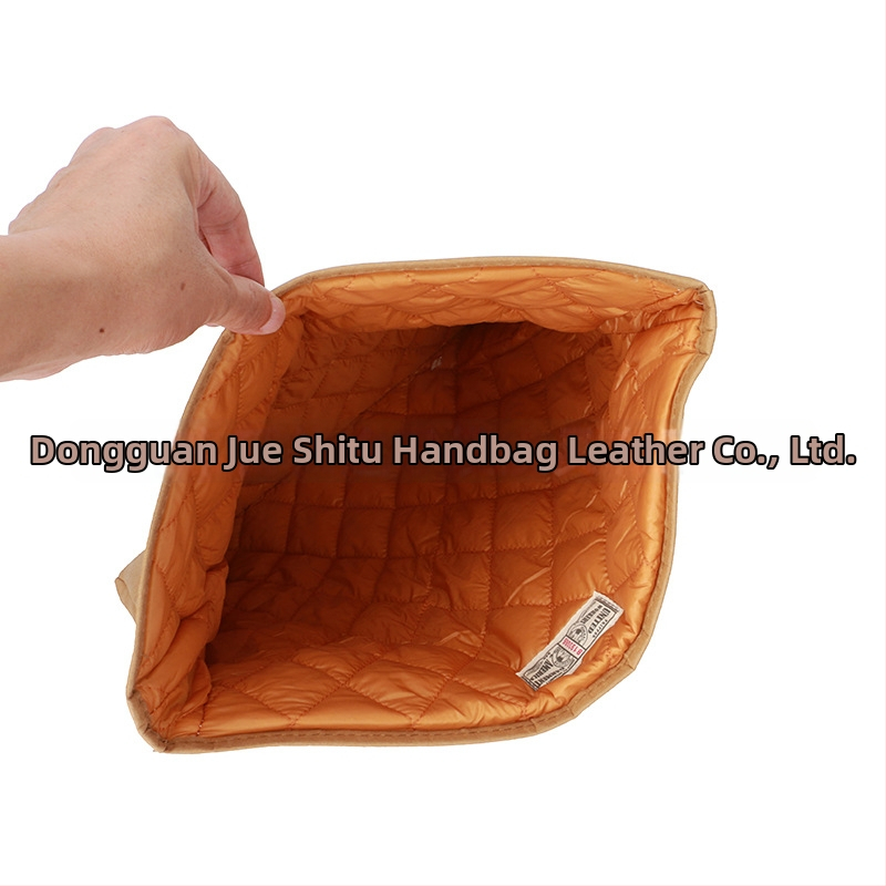 Kraft popieriaus dėklas nešiojamiesiems kompiuteriams ir planšetėms su užtrauktuku – kvėpuojantis, atsparus vandeniui, dėvėjimuisi atsparus; vidinės kišenės: ID kišenė, sumuštinių kišenė, nešiojamojo kišenė; horizontali kvadrato forma