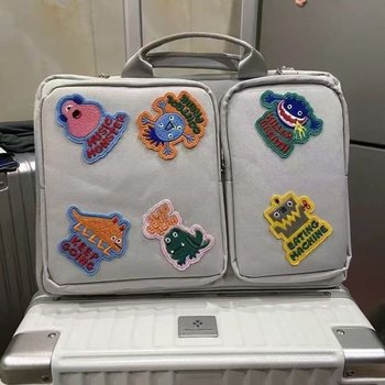 Torba za laptop s Crossbody dizajnom i Monster Patch, poliester vanjska strana, Oxford podstava, proljeće 2025 izdanje