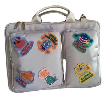 Torba za laptop s Crossbody dizajnom i Monster Patch, poliester vanjska strana, Oxford podstava, proljeće 2025 izdanje