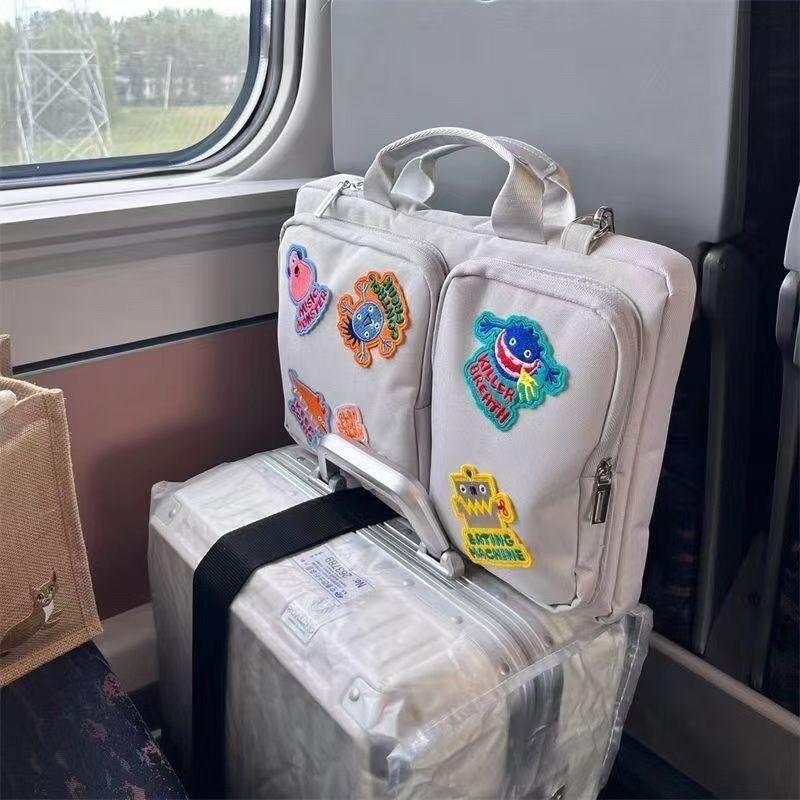 Torba za laptop s Crossbody dizajnom i Monster Patch, poliester vanjska strana, Oxford podstava, proljeće 2025 izdanje