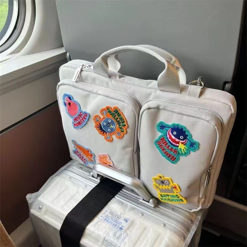 Torba za laptop s Crossbody dizajnom i Monster Patch, poliester vanjska strana, Oxford podstava, proljeće 2025 izdanje