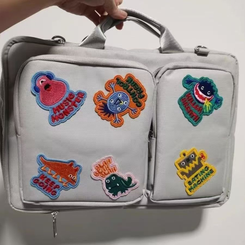 Torba za laptop s Crossbody dizajnom i Monster Patch, poliester vanjska strana, Oxford podstava, proljeće 2025 izdanje
