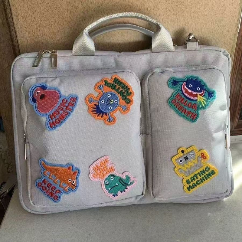 Torba za laptop s Crossbody dizajnom i Monster Patch, poliester vanjska strana, Oxford podstava, proljeće 2025 izdanje