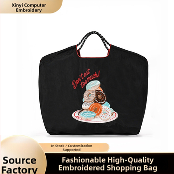 Nylonová taška na nákupy s vyšitém motívom donuts, otváranie šnúrkou, vnútorná zipsová kapsa, anime vzor, vodorovný štvorcový tvar