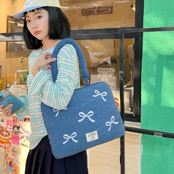 Denim laptop táska hímzett masni mintával – lélegző, bélés poliészter, uniszex