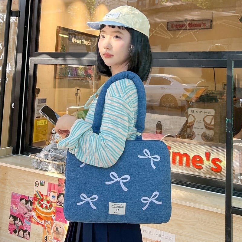 Denim laptop táska hímzett masni mintával – lélegző, bélés poliészter, uniszex