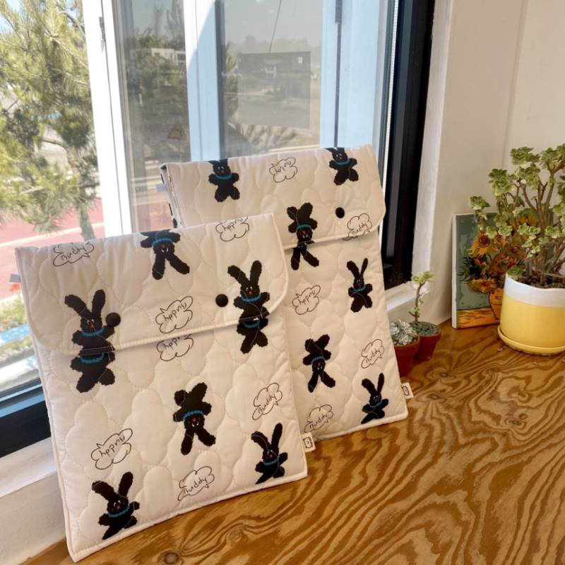 Saint Concubine husă pentru iPad și laptop, model animal cu buline quiltate, exterior din bumbac și căptușeală din bumbac, unisex