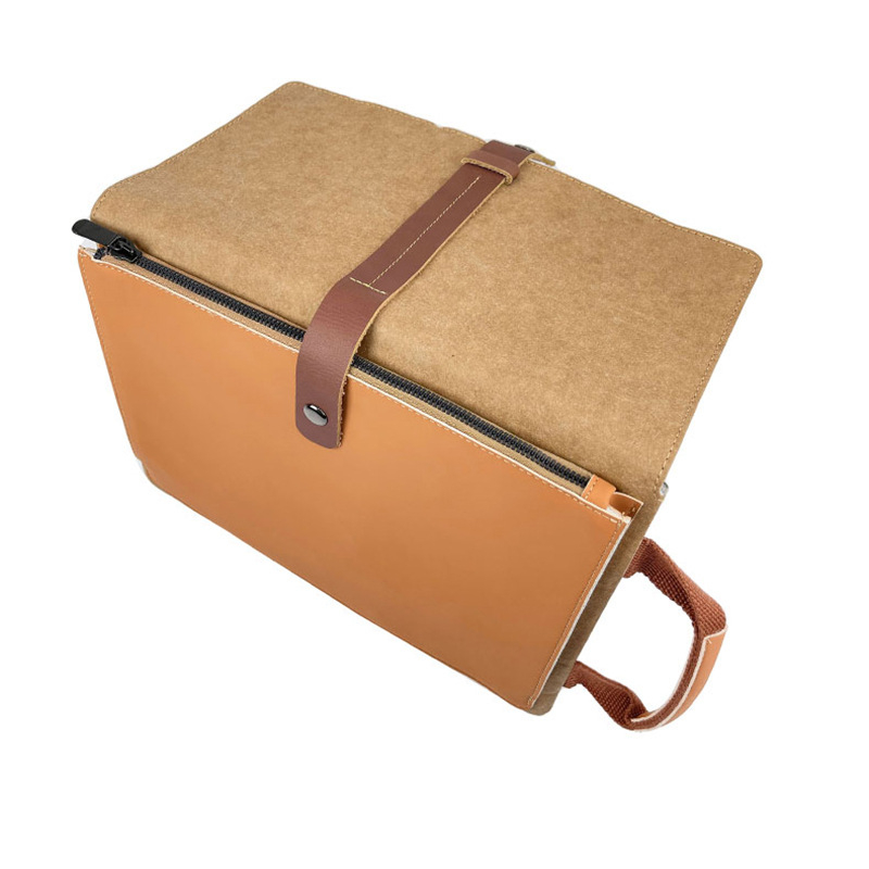Unutarnja torbica za laptop s kraft papirom i mikrovlaknom; ultra lagana, otporna na habanje i udarce; jednobojni uzorak, filc podstava