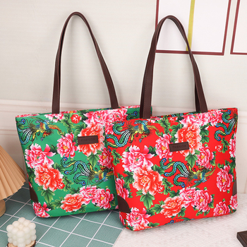 Geantă de pânză cu fermoar, formă orizontală pătrată, buzunare interne pentru telefon, documente și laptop, bretele duble