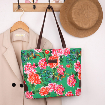 Geantă de pânză cu fermoar, formă orizontală pătrată, buzunare interne pentru telefon, documente și laptop, bretele duble