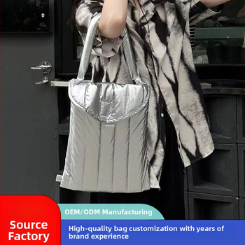 Taška na notebook – vodeodolná a odolná voči otrasom, polyester, zips, mäkká rukoväť, vhodná na služobné cesty