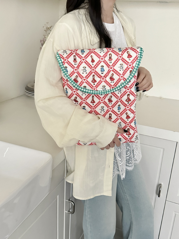 Zamatová taška na počítač, Unisex, s vyšitým detailom, jar 2025