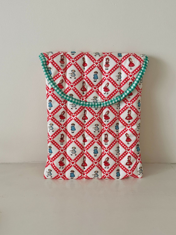 Zamatová taška na počítač, Unisex, s vyšitým detailom, jar 2025