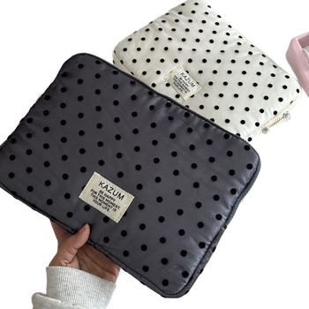 Hímzett pöttyös laptop- és tabletatartó liner táska (pamut; női design; 2025 tavasz)