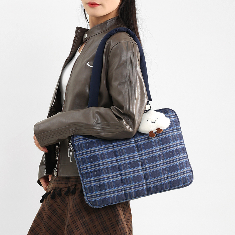 Geantă de umăr pentru calculator cu buzunar intern pentru iPad – nylon, căptușeală din poliester, stil urban minimalist, model dungi, primăvara 2025