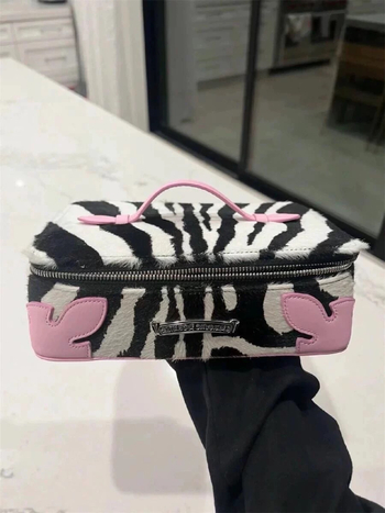 Rukohvatna torba od prave kože s uzorkom zebre i konjskom dlakom, unutarnja torbica za makeup i nakit