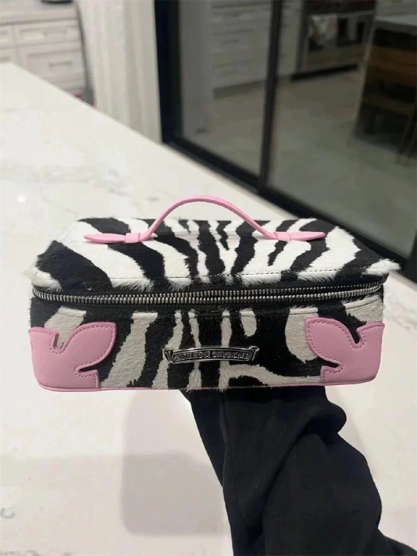 Rukohvatna torba od prave kože s uzorkom zebre i konjskom dlakom, unutarnja torbica za makeup i nakit