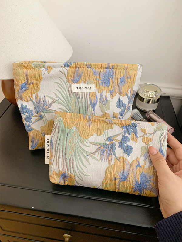 Kozmetikai táska domborított jacquard virág mintával, poliészter, bélés vászon, nagy kapacitás