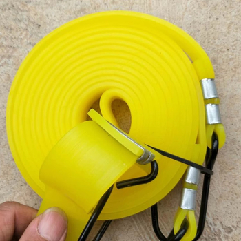 Elastinė bagažo rišimo juosta; medžiaga: jautienos oda; tipas: elastinė juosta; tinkama bagažo surišimui; galima įsigyti kelių ilgių