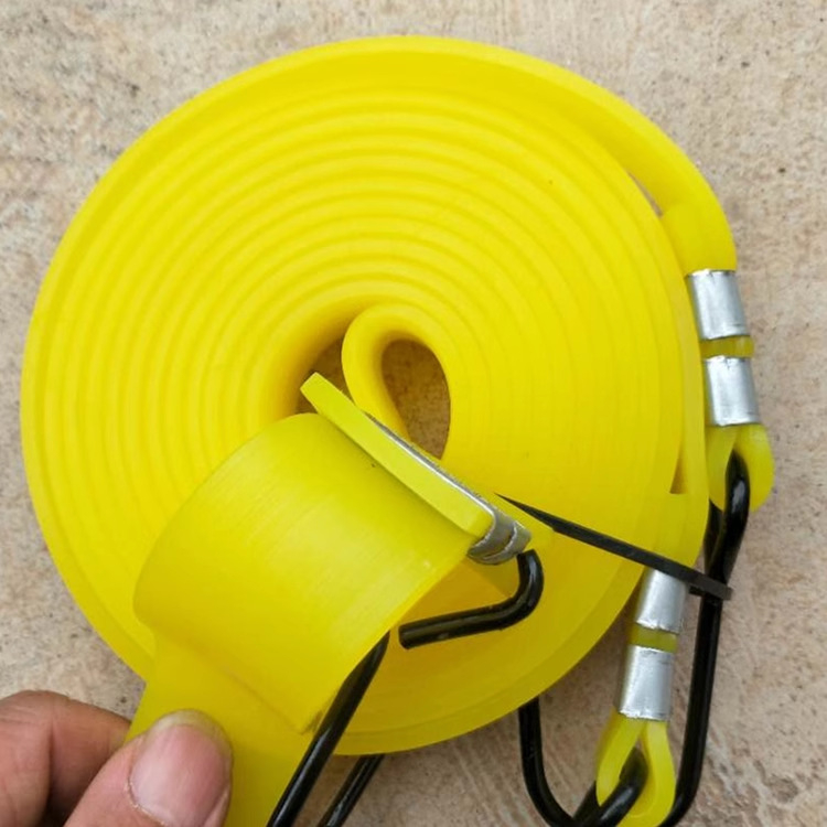 Elastinė bagažo rišimo juosta; medžiaga: jautienos oda; tipas: elastinė juosta; tinkama bagažo surišimui; galima įsigyti kelių ilgių