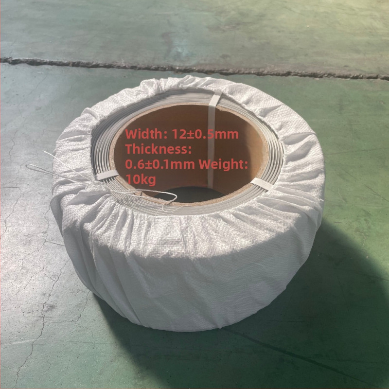 Mašīnu iepakošanas lente Yongsheng, biezums 0.8 mm, izturība pie vilkšanas 50 kg, svars 10 kg