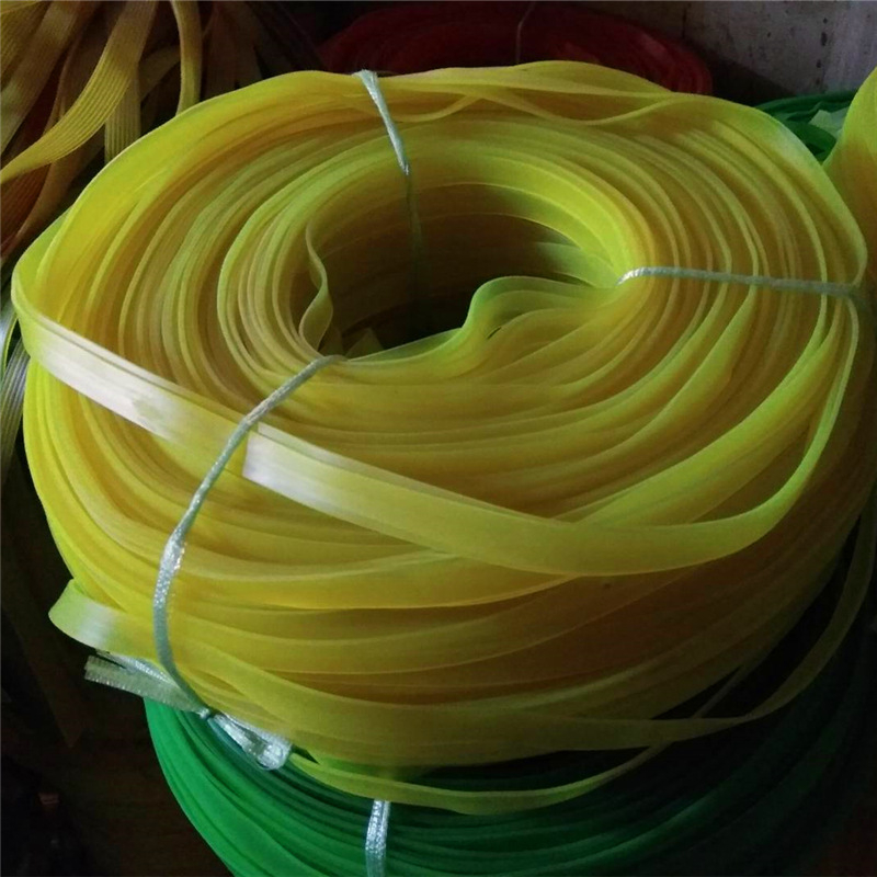 Fákhoz való rugalmas kötél – anyag: TPE; teherbírás 20 kg; hossza kb. 230 m; tömege 10 kg; márka Dawn