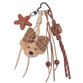 Velúr kutyus kulcstartó pillangócsomóval, PU csillaggyöngyökkel és szőtt kötéllel – táskadísz és telefon-kiegészítő, félig kézműves, minta: kis medve vagy kis disznó vagy állatok