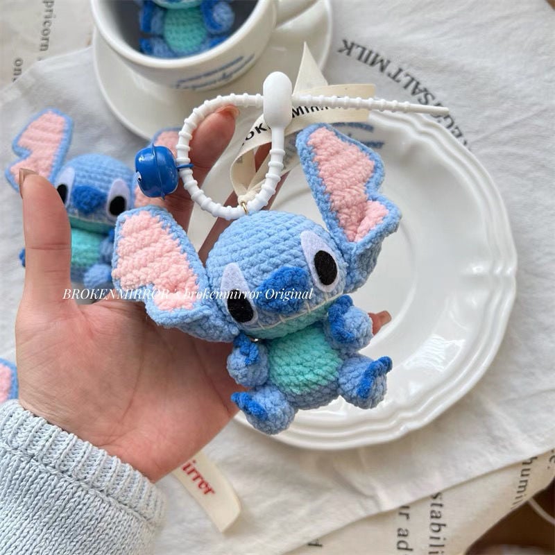 Ръчно плетен ключодържател Stitch със метална катарама – DIY комплект, IP одобрен (модно шоу)