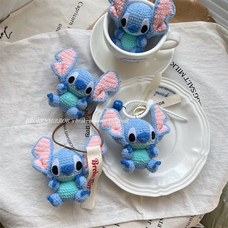 Ръчно плетен ключодържател Stitch със метална катарама – DIY комплект, IP одобрен (модно шоу)