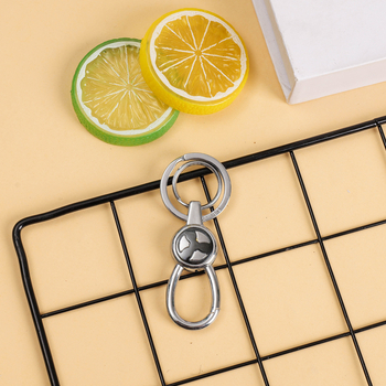 Fém kulcstartó, személyre szabott festéssel, különleges formájú rajzfilmszerű dizájn, modern művészeti stílus