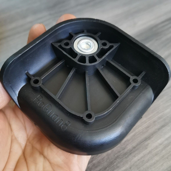 Roata pentru bagaj – rulare universală pentru bagaje, plastic, serie personalizată, toamnă 2023