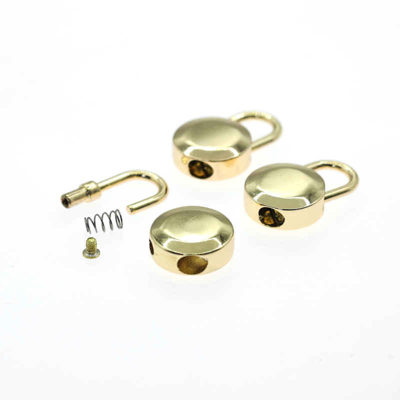 Somu piederumi: Apaļš slēdzis un cinko sakausējuma pakaramais; pielāgota apstrāde; piemērots ceļojumu somām un sieviešu somām