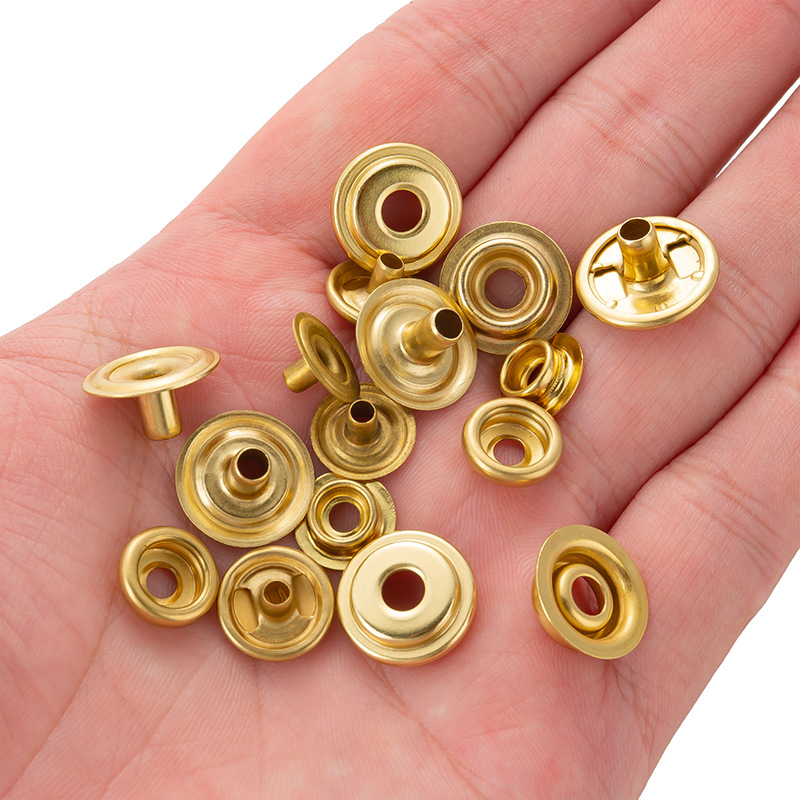 Rankinių aksesuaras: varinis odinis spaustukas su keturiais skyriais, miesto paprastumas, atsparus dėvėjimuisi, Star Fortune Jewelry, pavasaris 2025