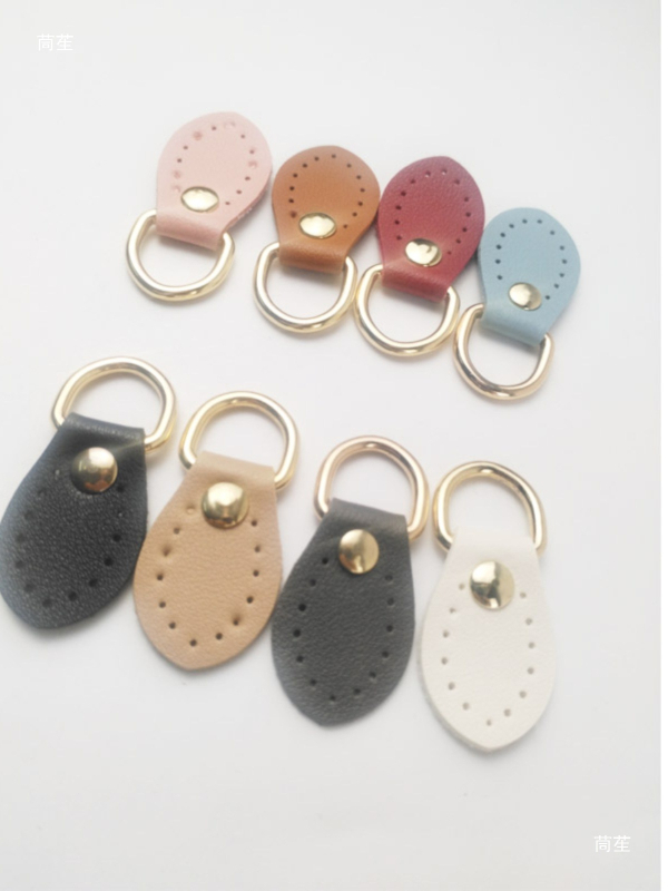 Odiniai maišo priedai – rankų siuvimas, šoninė sagtis ir kabinamas ausis, pora