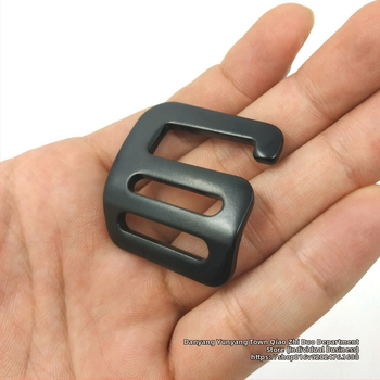 Išlenkta metalo kilpa kuprinėms ir lagaminams