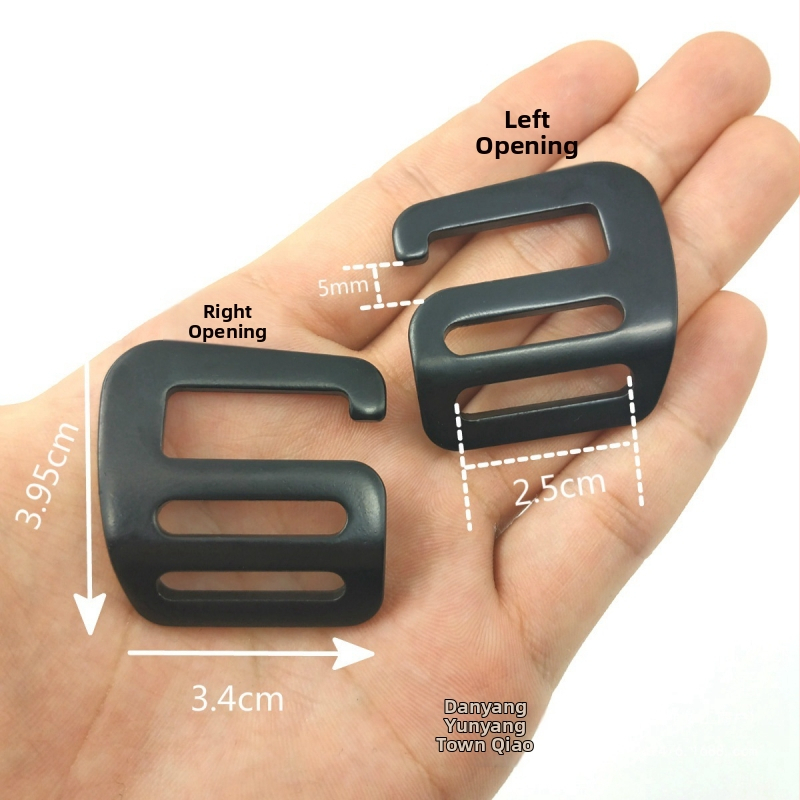 Kumer metallist konks kinnituseks seljakottidele ja pagasile