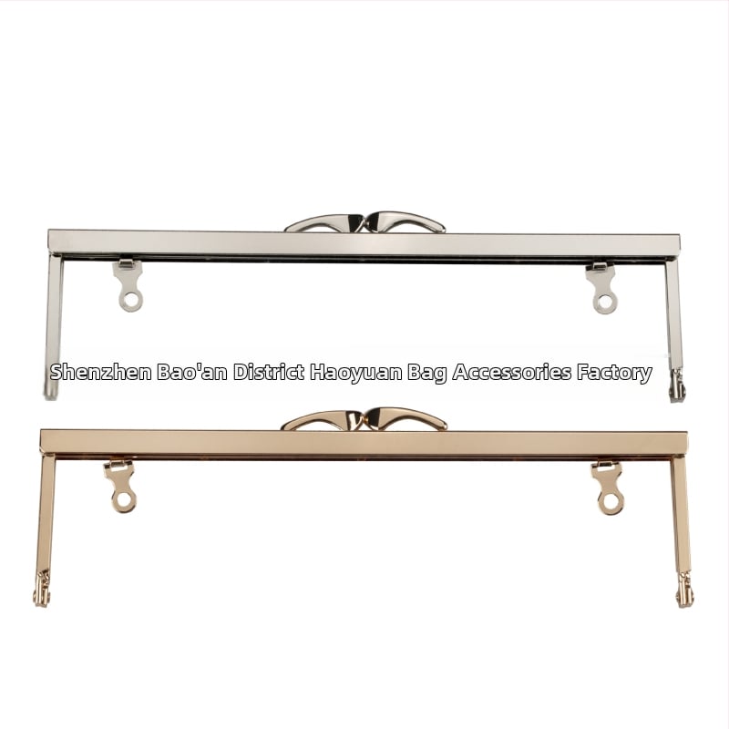 DIY pénztárca keret hardver: fishtail fej és kutya fej profilokkal; lyukak kézzel préselve és csavarokkal (Vas; 2023 tavasz; Táska kiegészítők)