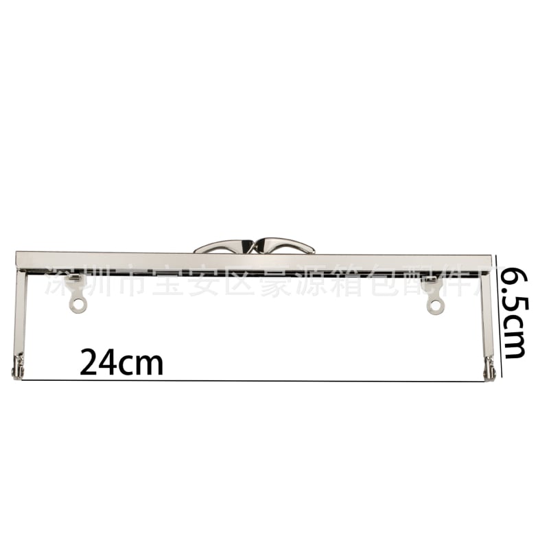 DIY pénztárca keret hardver: fishtail fej és kutya fej profilokkal; lyukak kézzel préselve és csavarokkal (Vas; 2023 tavasz; Táska kiegészítők)