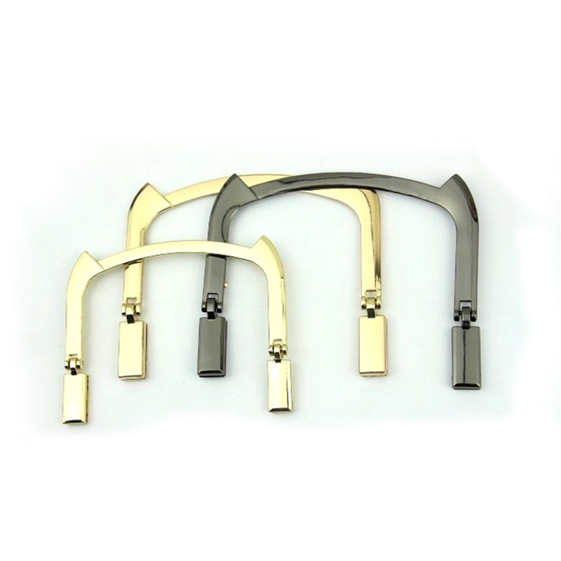 Somas rokturis pūces galvas formā no cinka sakausējuma – modelis 666, All Crown, sieviešu somām