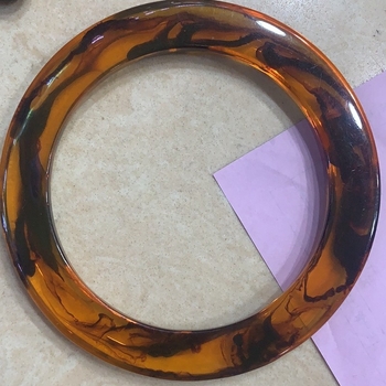 DIY ručka od smole za torbicu u tortoiseshell boji, kružnog oblika s ravnim dnom; narukvica od smole za kućne ljubimce