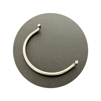 Nerūsējošā tērauda rokas turētājs bagāžai – arkveida tilta dizains, daudzfunkcionāls vilkšanas gredzens