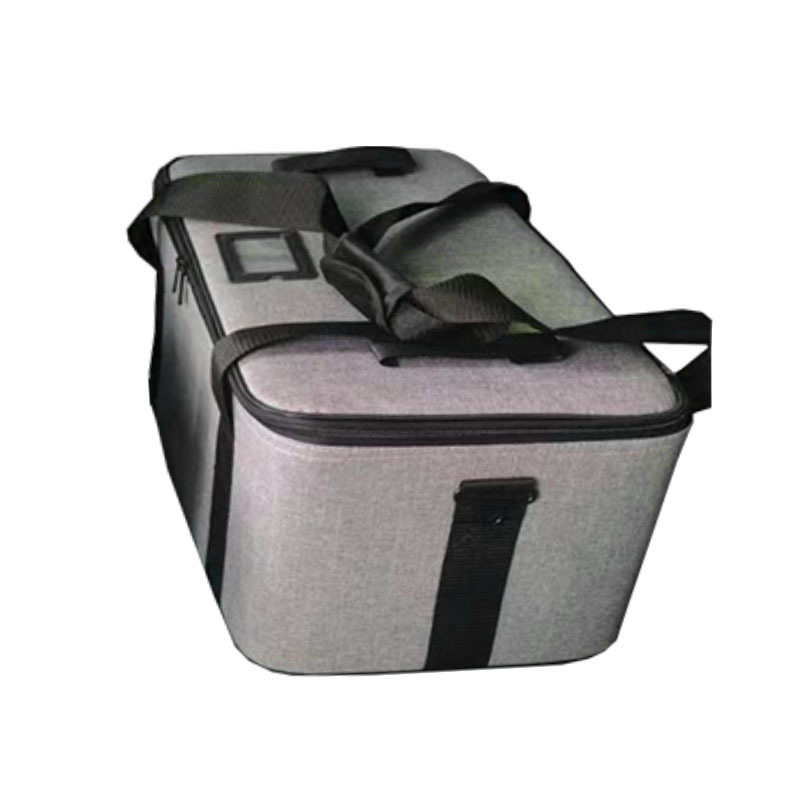 Fotózási fénykiegészítő tároló táska – vászon + kemény lemez; univerzális használat; tömeg 2,8 kg; bélés Oxford