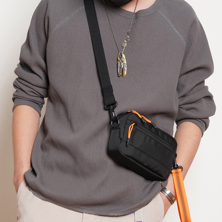 Muška crossbody torba za putovanja - najlon, ultra lagana, vodootporna, podstava od poliestera