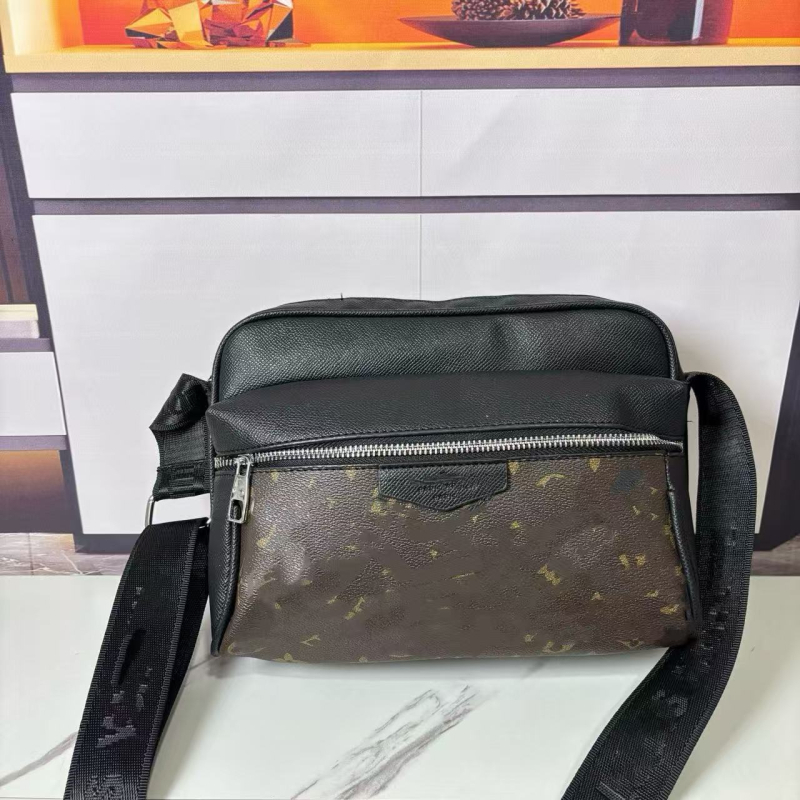 Muška crossbody torba — street fashion stil, PU koža, uzorak s slovima, poliester podstava, proljeće 2025
