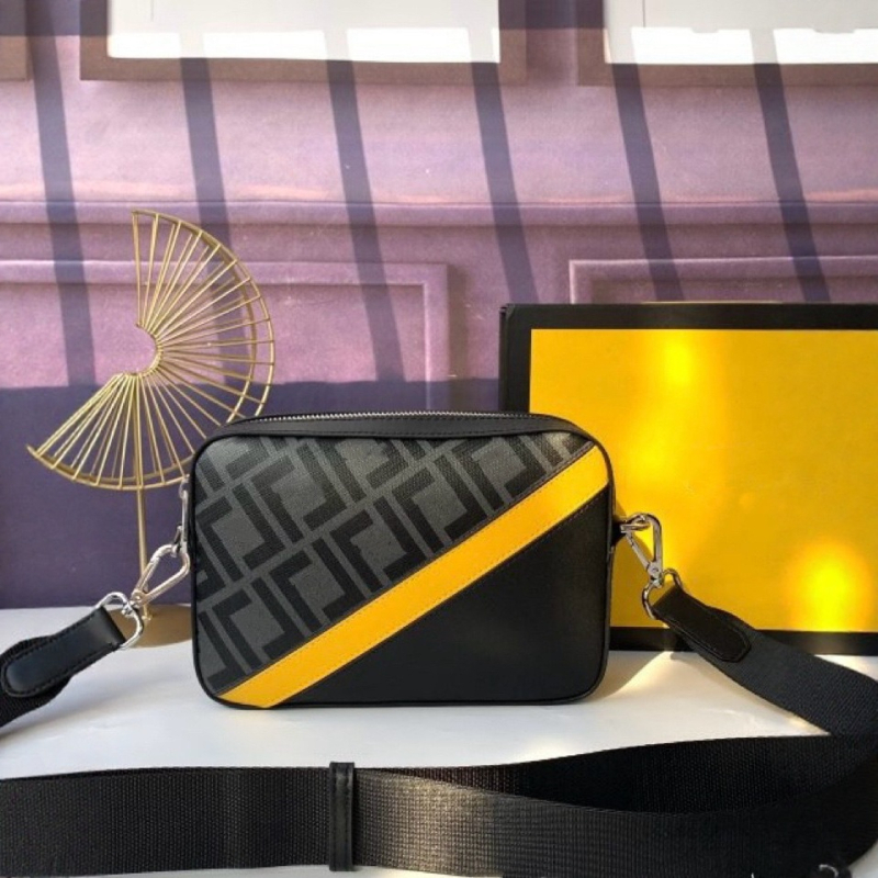 Muška kožna crossbody torbica za kameru, lagana konstrukcija, platnena podstava, proljeće 2025 izdanje