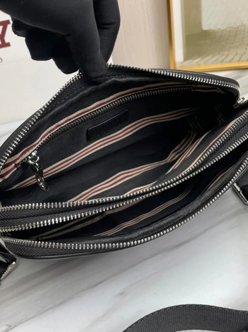 Muška kožna crossbody torba, urban minimalističkog stila, za svakodnevnu uporabu