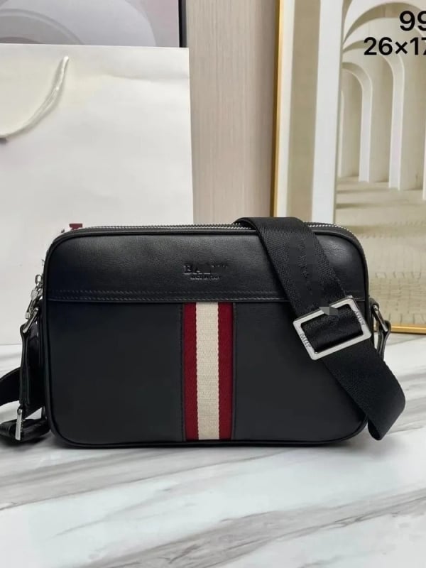 Muška kožna crossbody torba, urban minimalističkog stila, za svakodnevnu uporabu
