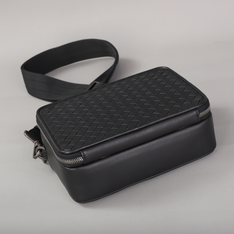 Nova kožna torbica za fotoaparat na jedno rame, ručno pletena, muška crossbody, kompaktni kvadratni oblik, koža prve klase, dvostruki zatvarač, casual stil