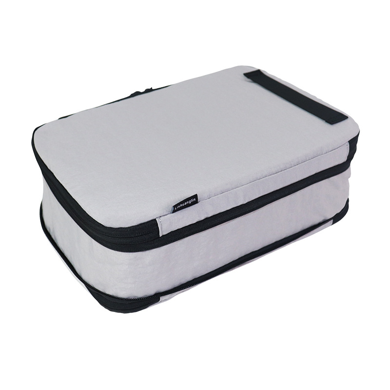 Taška na kameru s teleskopicky rozšíriteľným vnútrom, modulárne priehradky, ochranné uloženie pre svetlá, Oxford látka